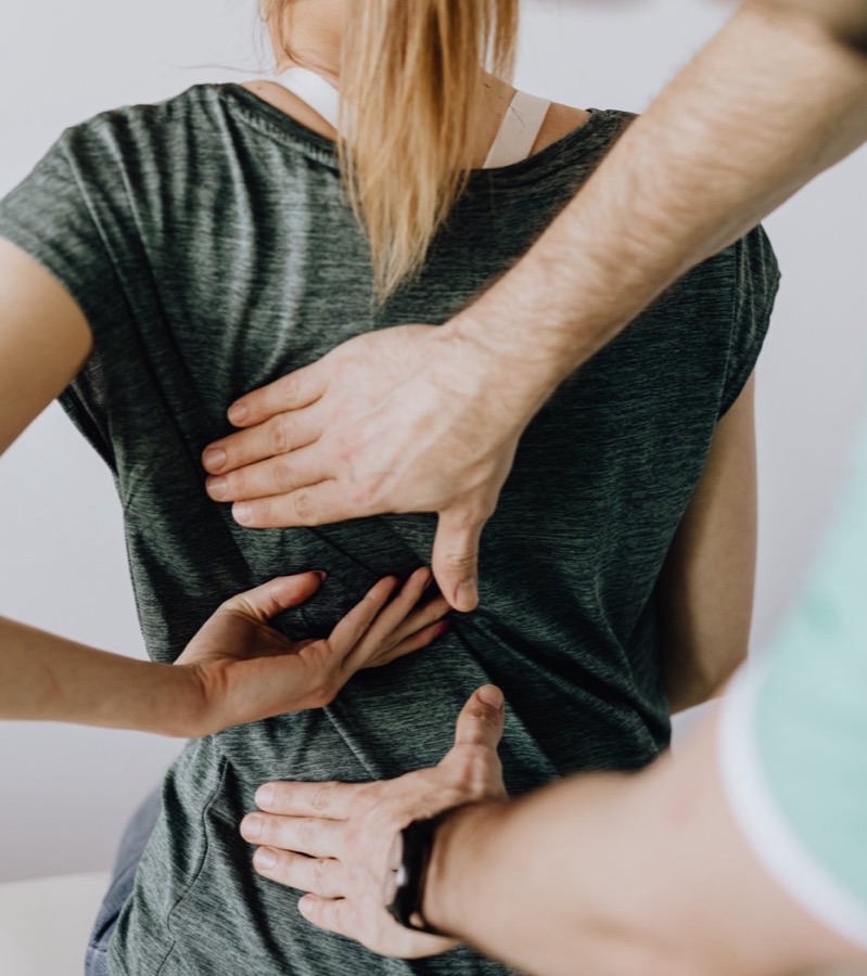 Therapeutische Begleitung – manuelle Befundung von Rücken und Belastung bei movement Rietberg